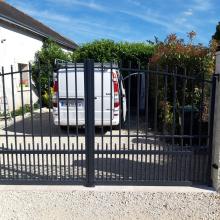 Portail alu 2 vantaux ral 7016 motorisé avec interphone